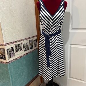 Like new Jones New York Navy Striped Sleeveless Dress